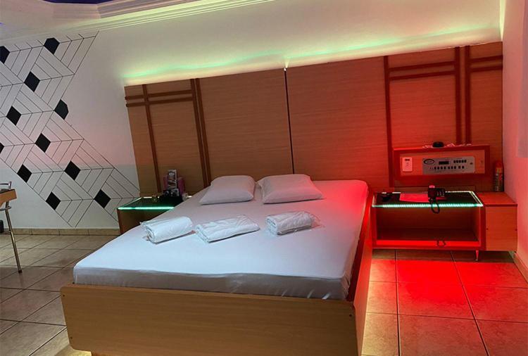Motel 2000 Guarulhos Bilik gambar
